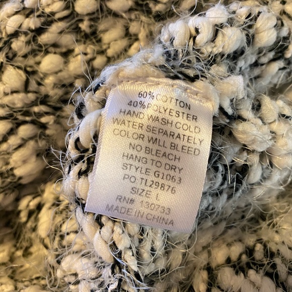 Large Umgee sweater - Picture 5 of 5